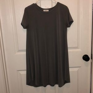 grey short sleeve t-shirt dress